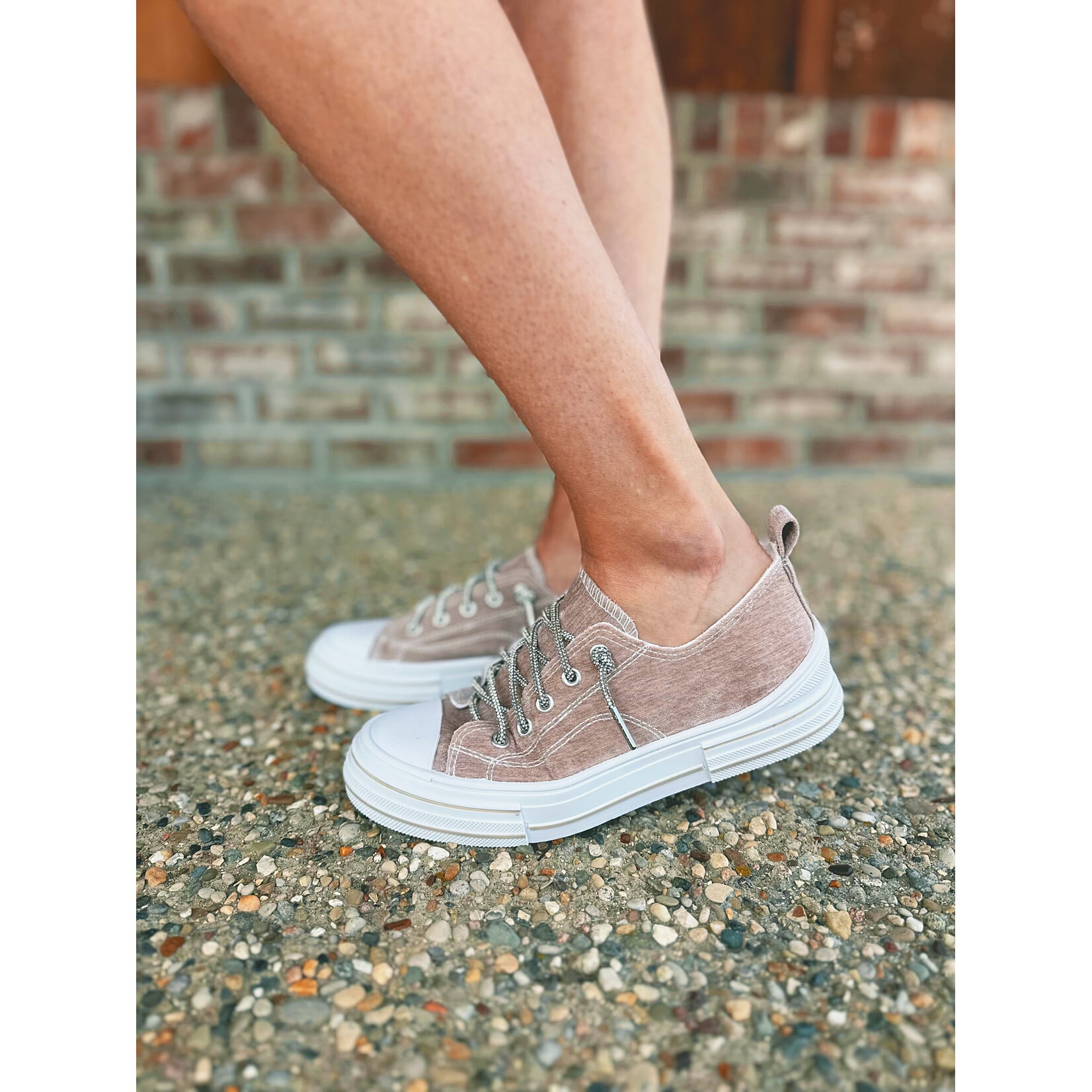 Very G Very G Aman Velvet Sneakers Nude