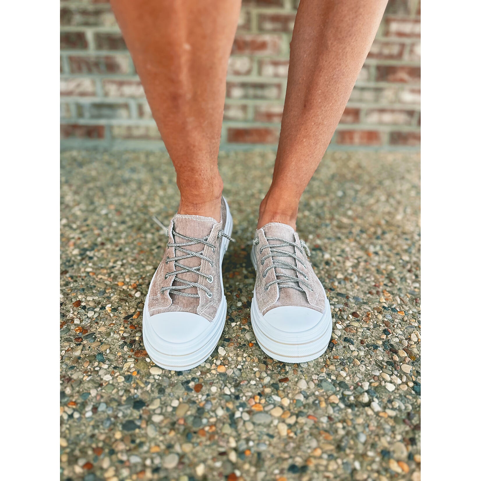 Very G Very G Aman Velvet Sneakers Nude