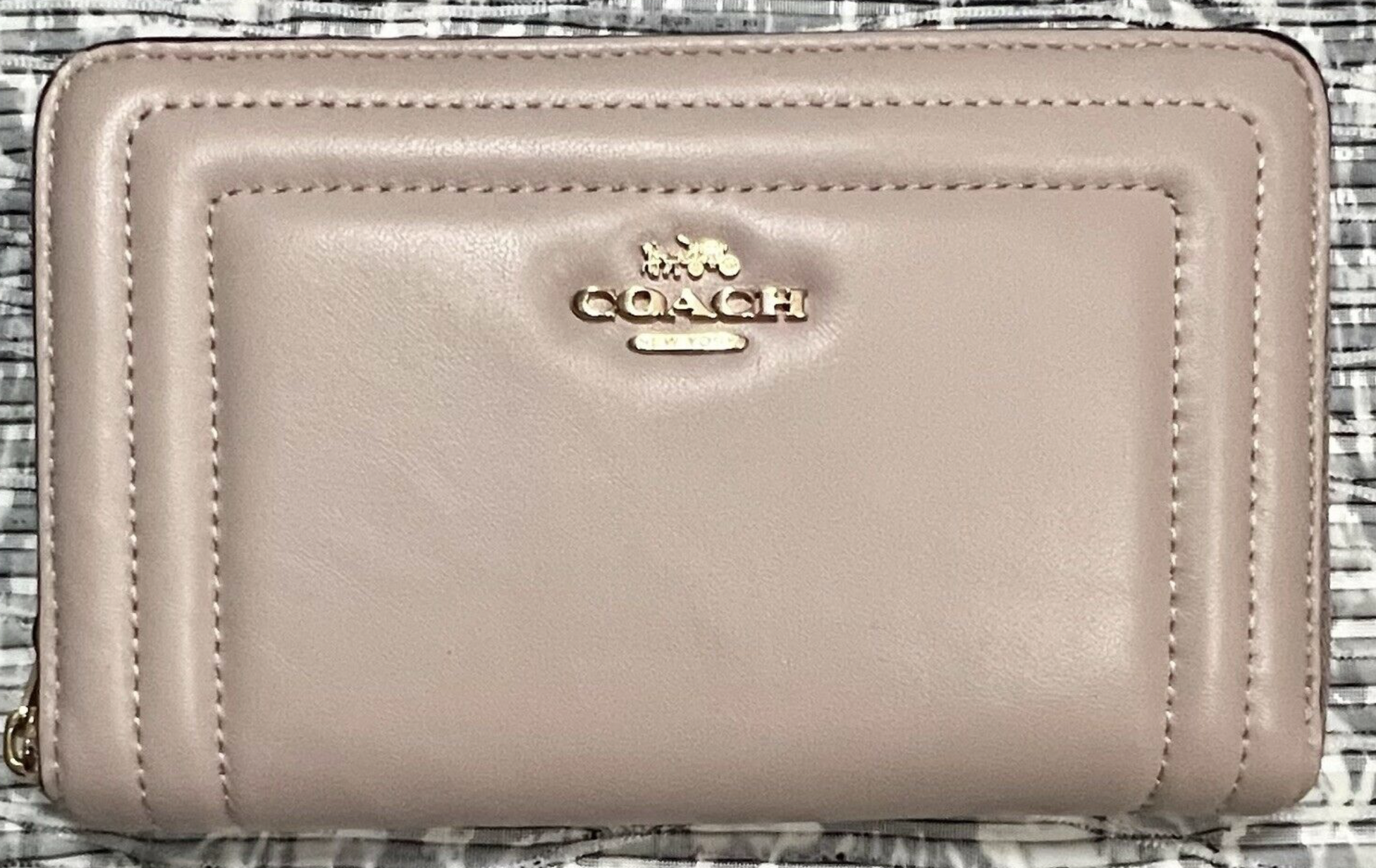medium id zip wallet coach