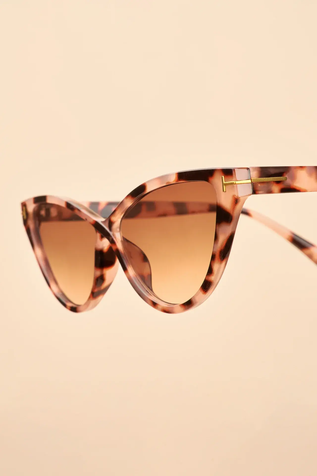Powder Limited Edition Sunglasses Annika in Tortoiseshell