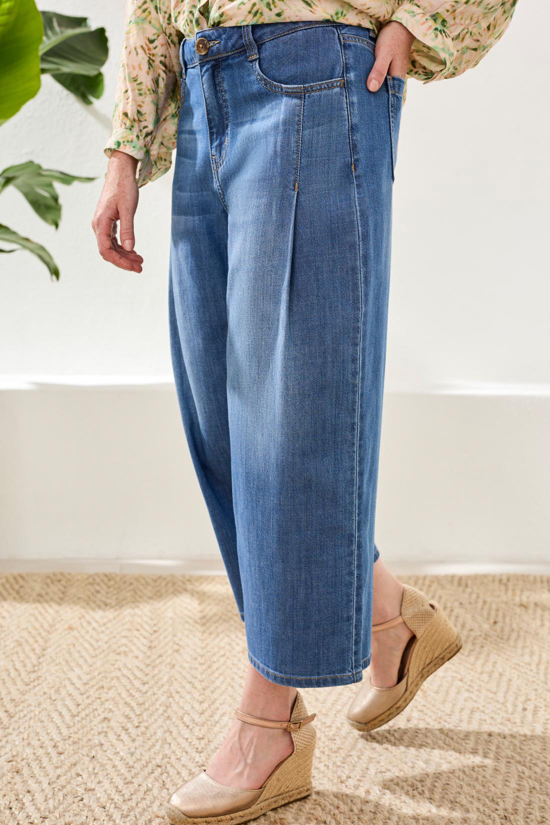 Tribal AUDREY PLEATED CROP WIDE JEANS 6189O-SS26