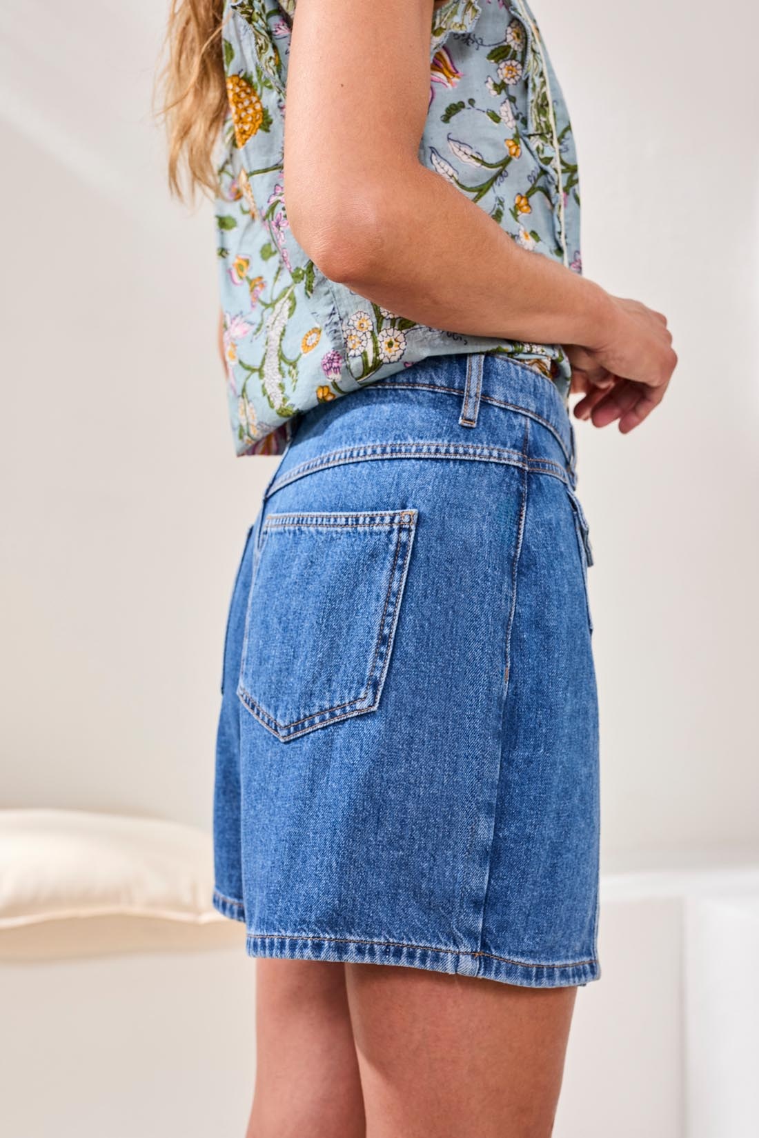 Tribal AUDREY BTN DOWN DENIM SKORT 6175O-SS26