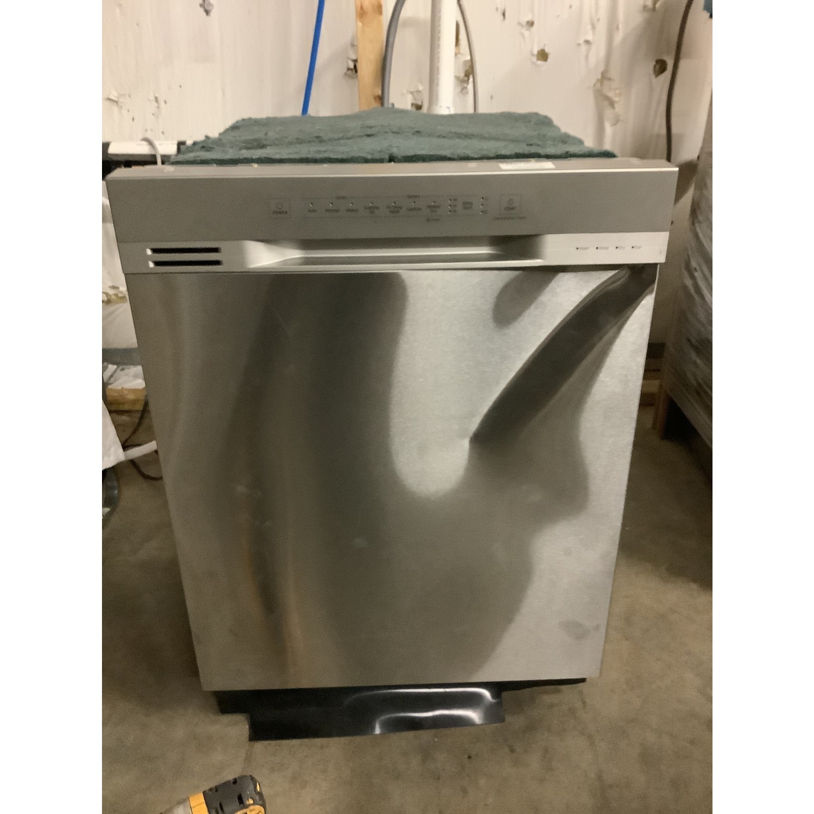 Samsung FRONT CONTROL DISHWASHER WITH STAINLESS INTERIOR