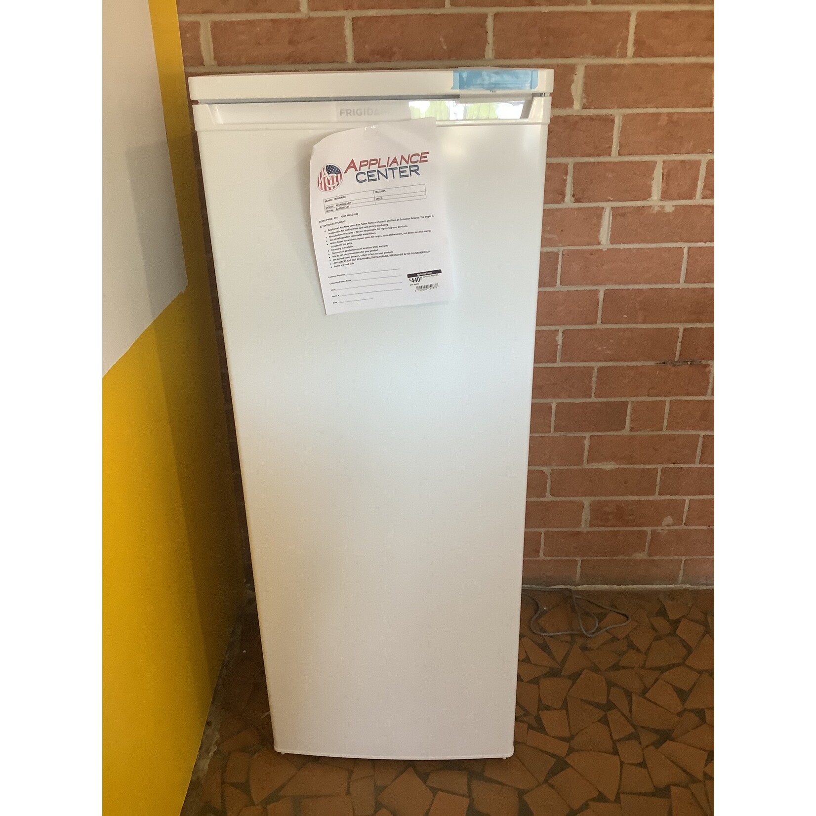 FRIGIDAIRE Frigidaire FFUM0623AW Upright 6 Cu. Ft Freezer