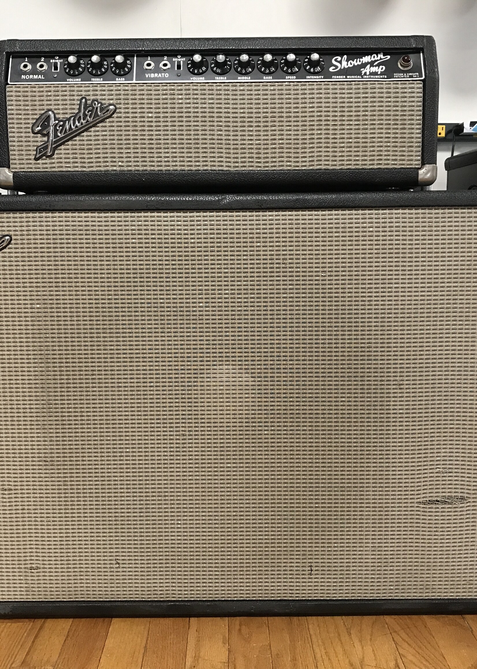 Fender 1965 Showman amp and matching cab (con)