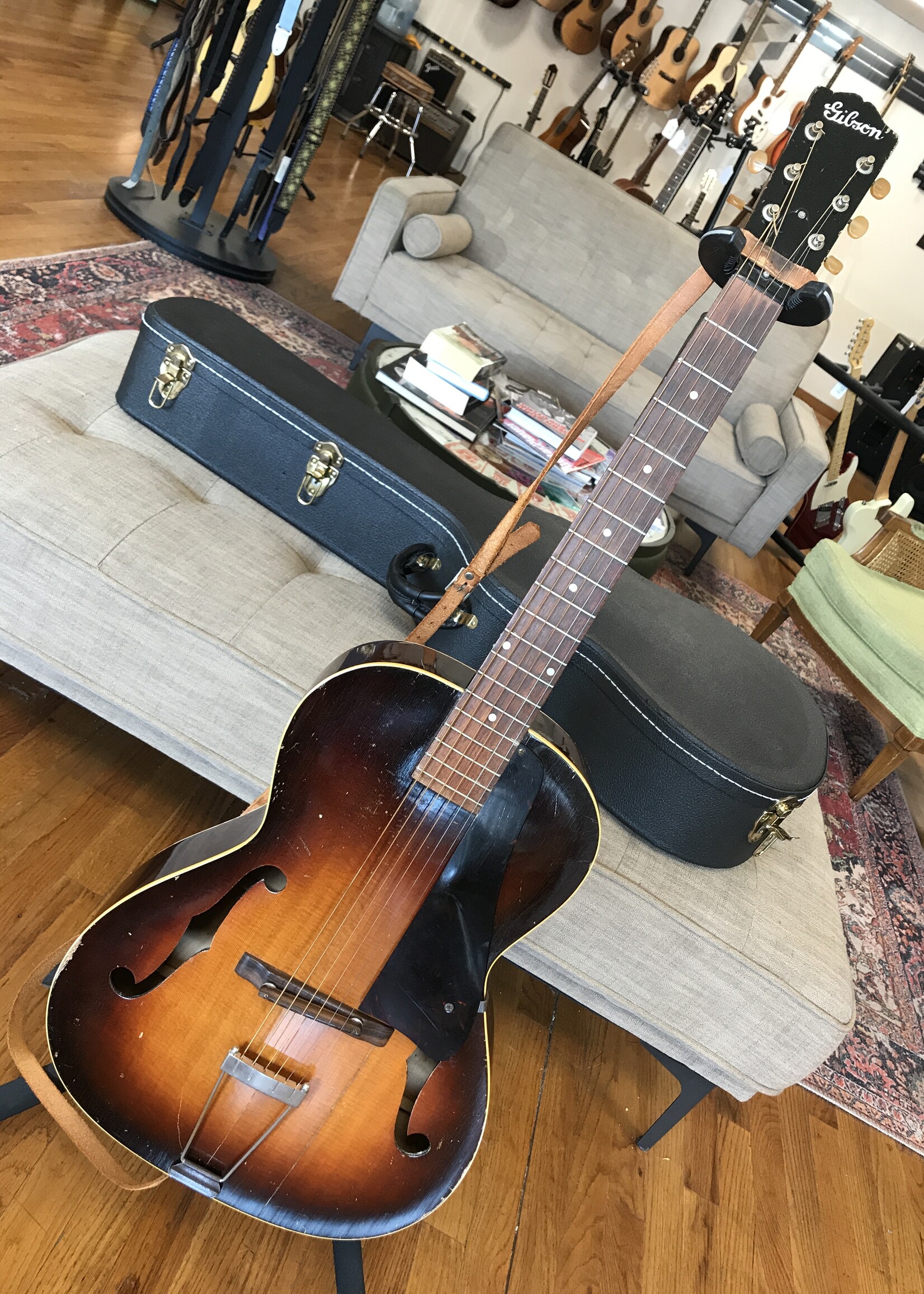 Gibson 1932 L75 w/case