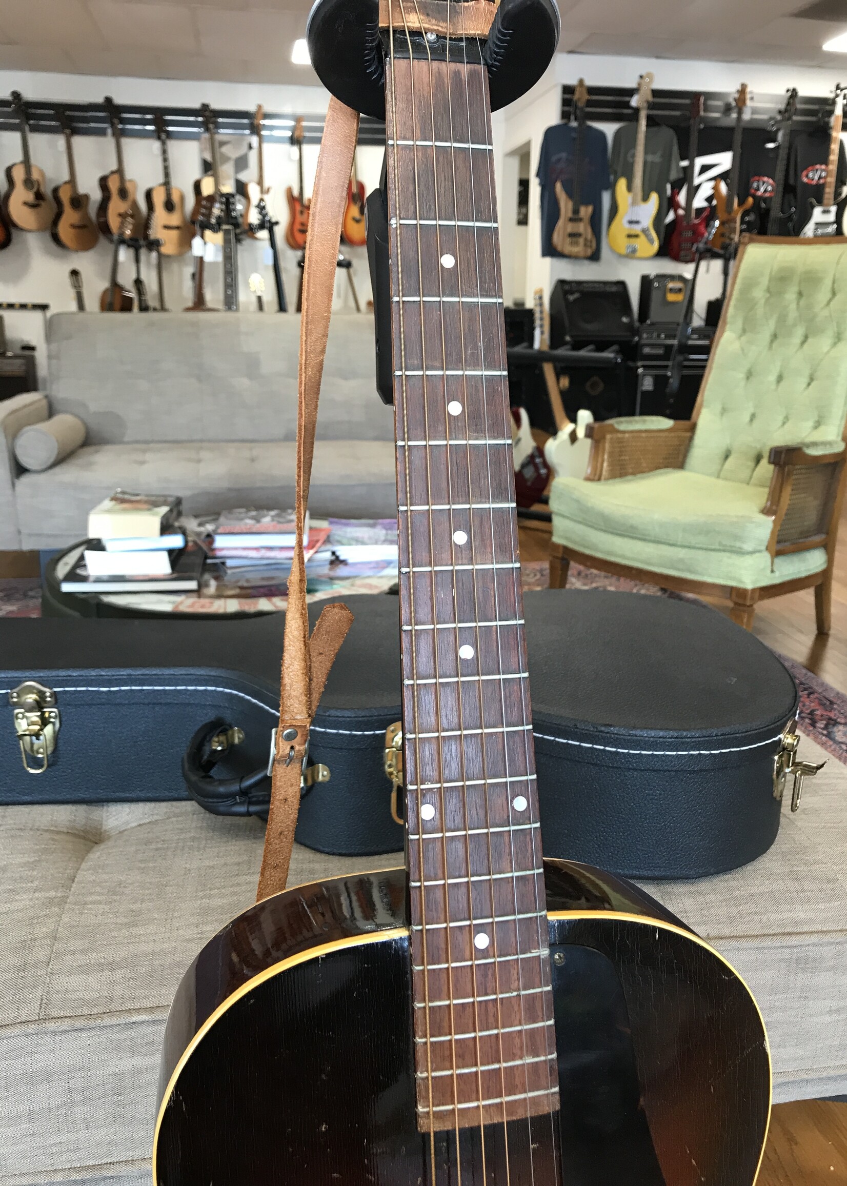 Gibson 1932 L75 w/case