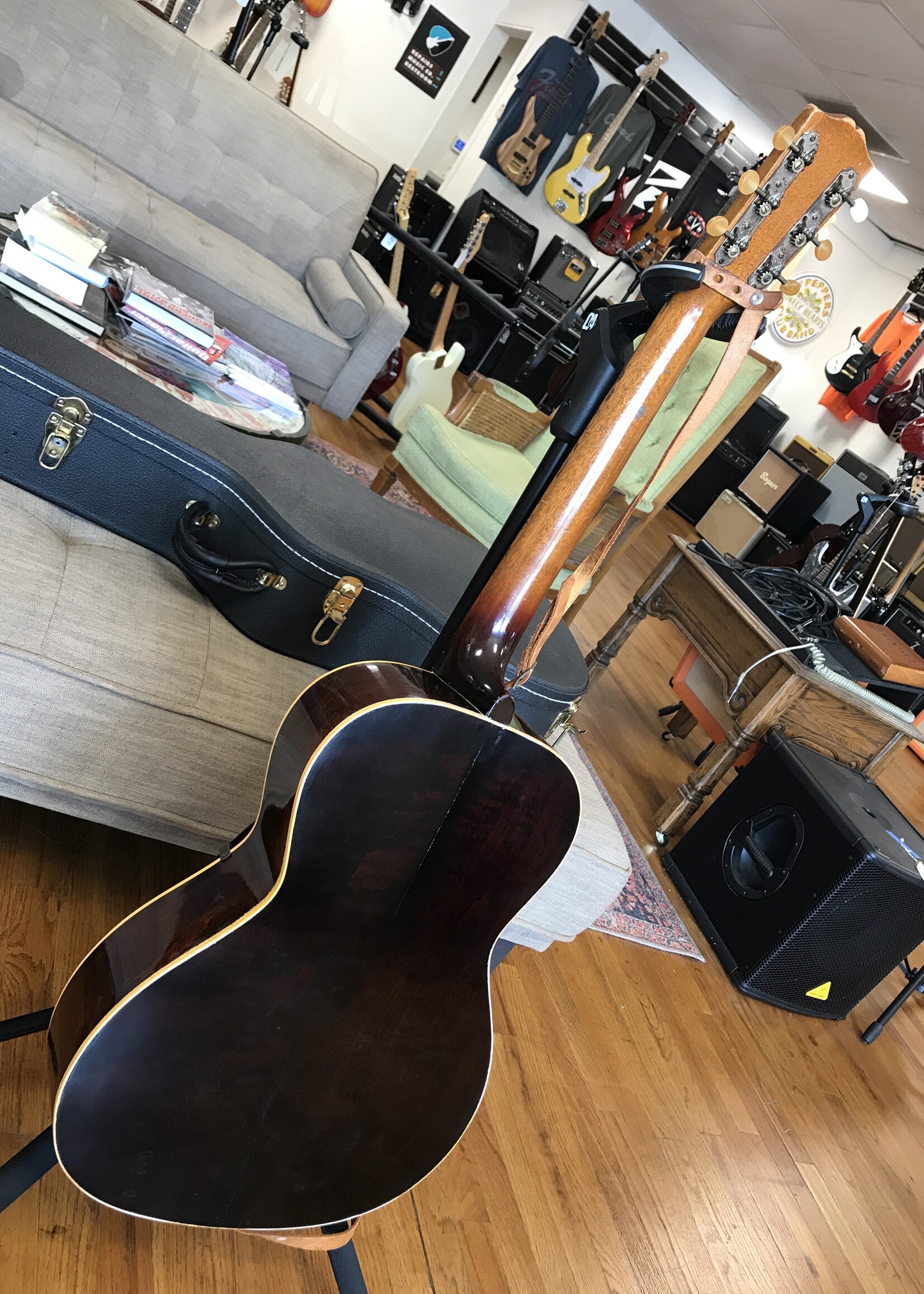 Gibson 1932 L75 w/case