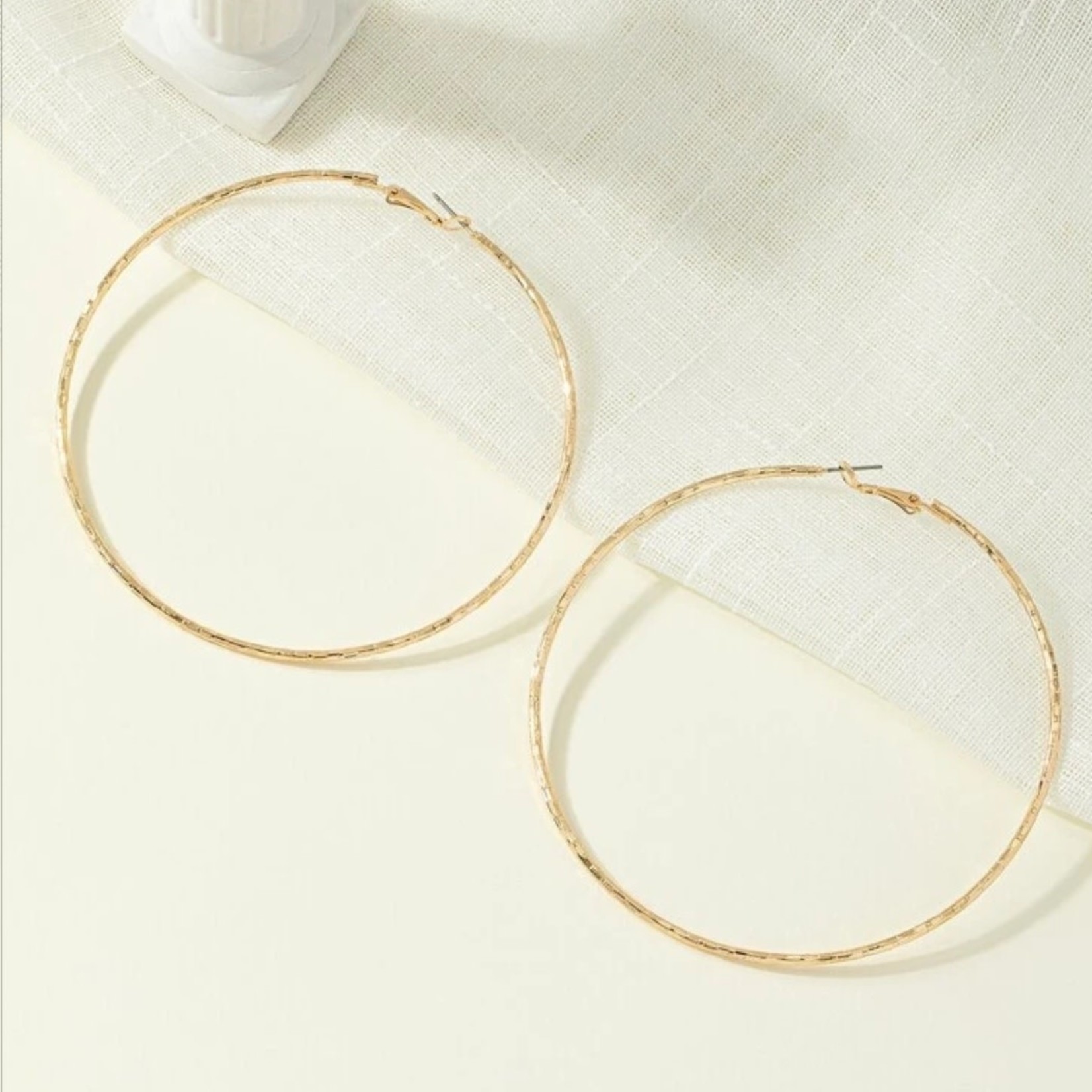 817 - EIN Texture Metal Hoop Earrings - Gold