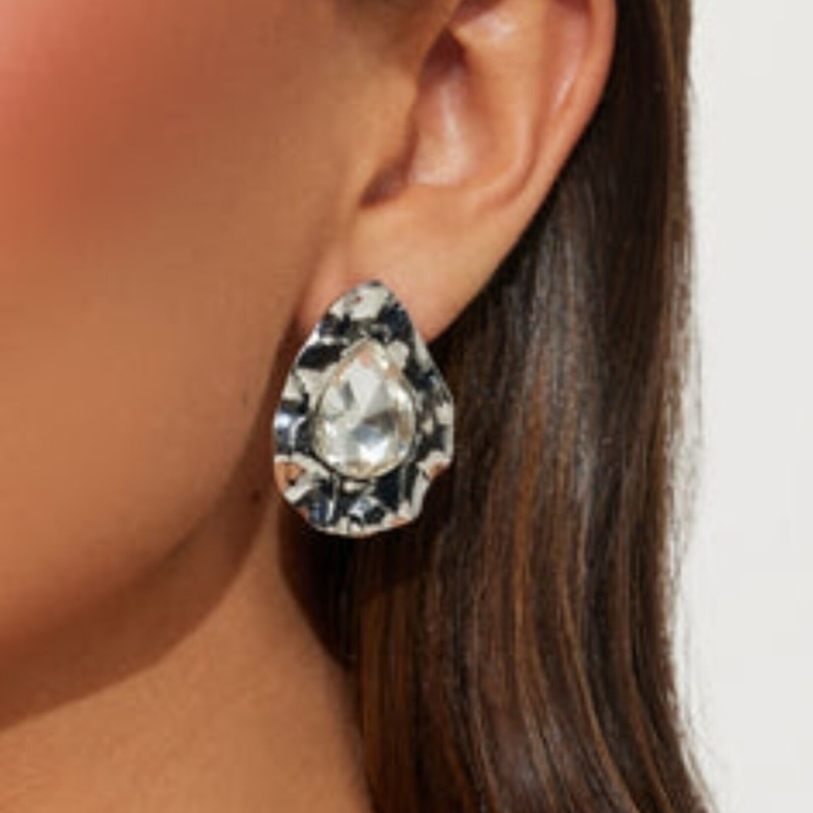 1028 } FFN | Catch The Vibe Earrings - Silver
