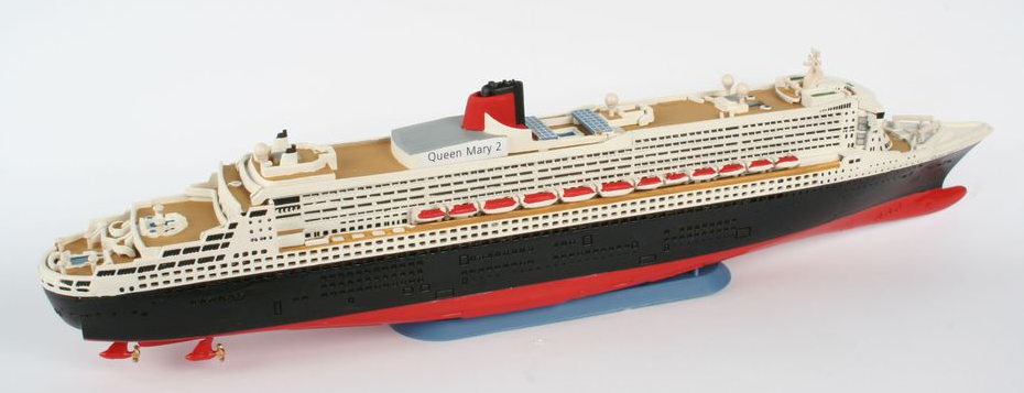 Plastic Kits Revell OceanLiner QUEEN MARY 2 1/1200 Scale