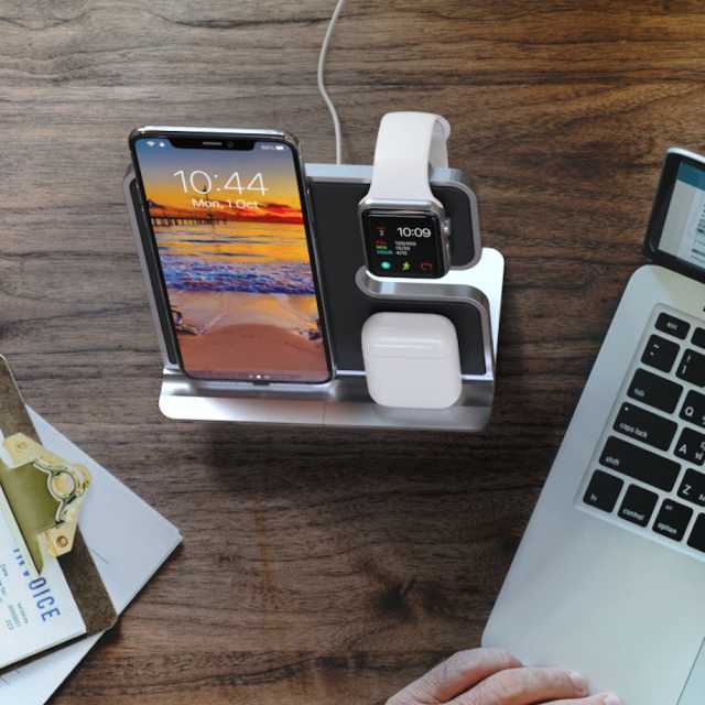 iComboStand Pro 4-in-1 Ultimate Wireless Charging Station - Space Gray