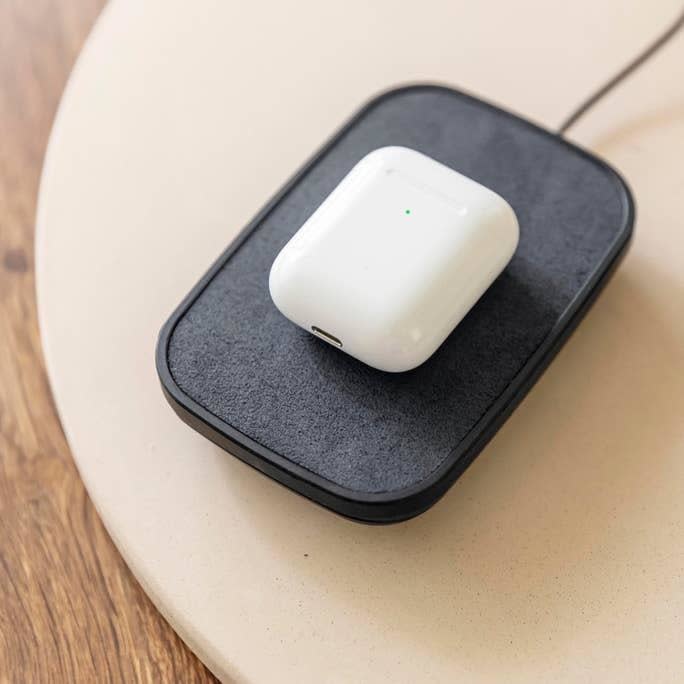 Mophie Universal Qi Wireless Charging Stand 10W - Black Fabric