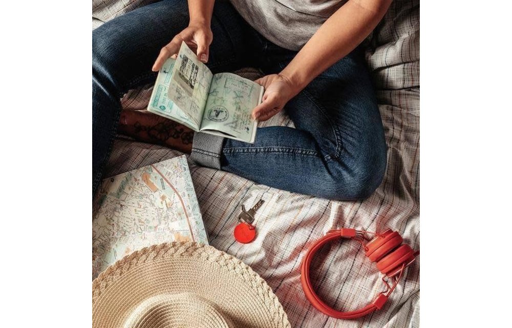 CHIPOLO Plus Smart Keyring Finds+Tracke - Coral Red
