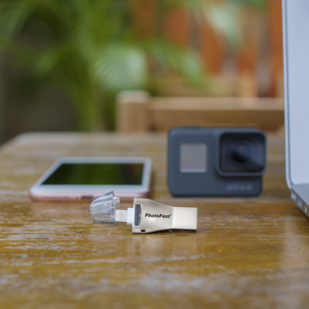 Gigastone 4K iReader Memory Card for Apple Lightning Devices - White