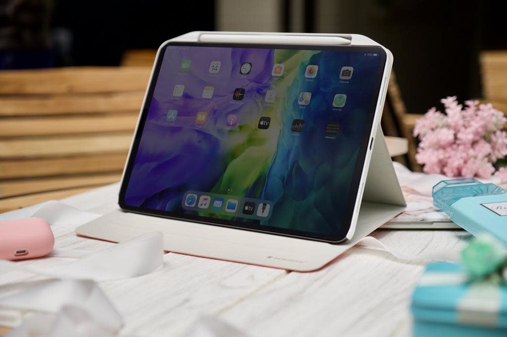 SwitchEasy CoverBuddy Folio Lite Case for iPad Pro 11" 2nd-Gen - Pink