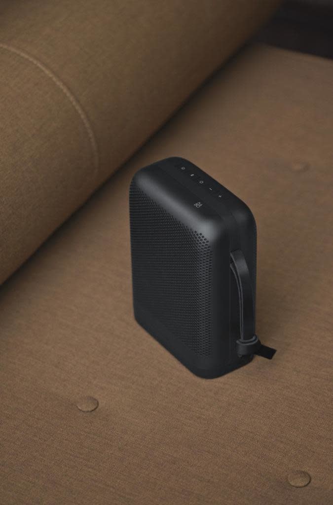 Bang & Olufsen Beoplay P6 Portable Bluetooth Speaker - Black)