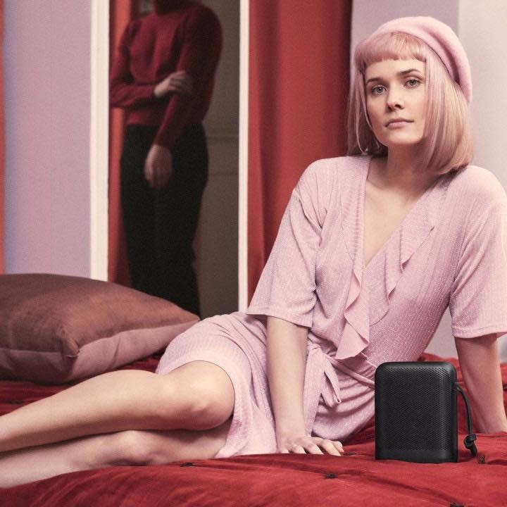 Bang & Olufsen Beoplay P6 Portable Bluetooth Speaker - Black)