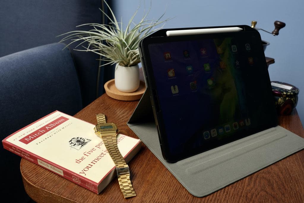 SwitchEasy CoverBuddy Folio Lite Case for iPad Pro 11" 2nd-Gen - Black