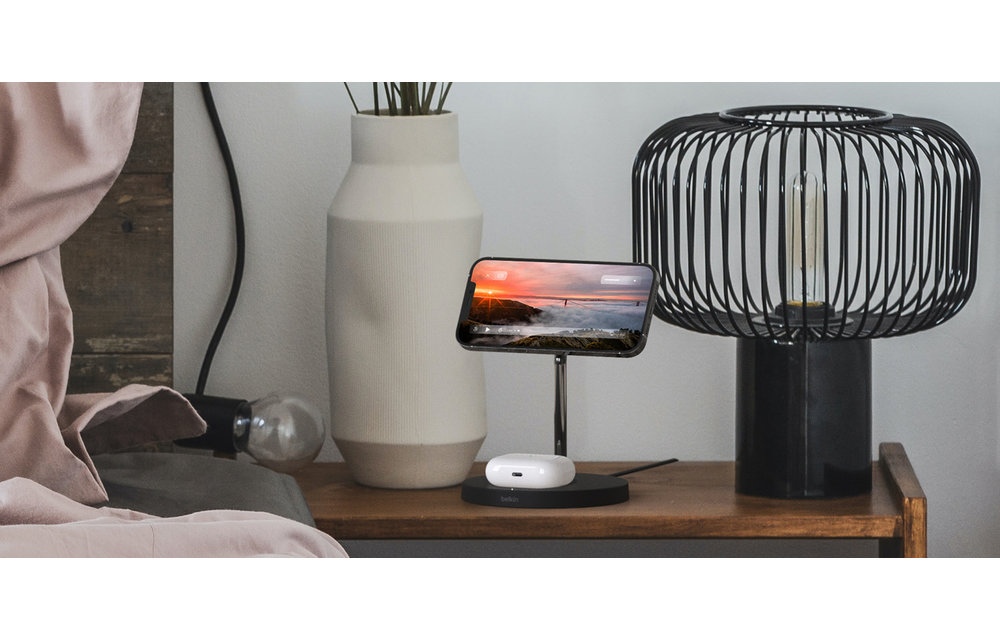Belkin Boost Charge Pro 2-In-1 MagSafe Wireless Charging Stand UK Plug - Black