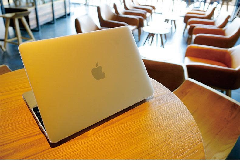 SwitchEasy Nude Hardshell Case for Apple MacBook Pro 16” (2019-2020) - Transparent