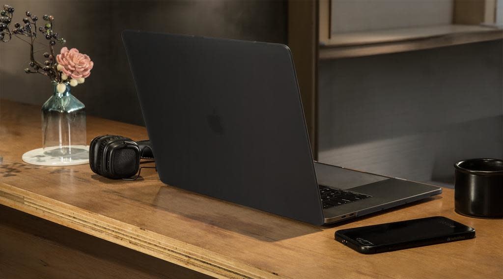 SwitchEasy Nude Hardshell Case for Apple MacBook Pro 16” (2019-2020) - Translucent Black