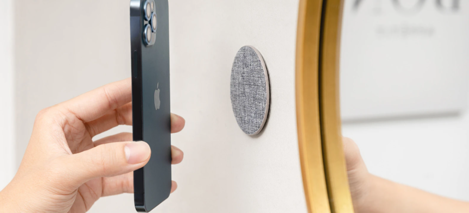 SwitchEasy MagPoka Magnetic Wall Mount Pad with MagSafe for iPhone 12 Series - Marble