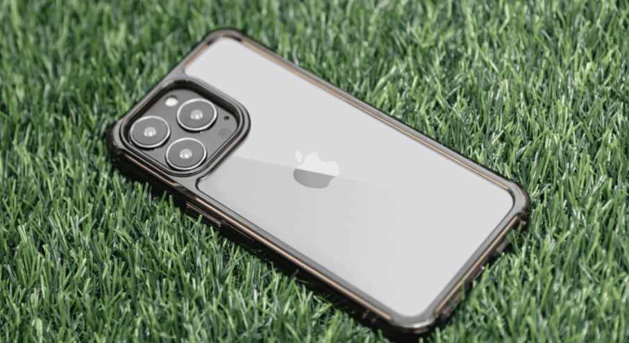 SwitchEasy Alos Anti Microbial Shockproof Case for iPhone 14/13 - Transparent