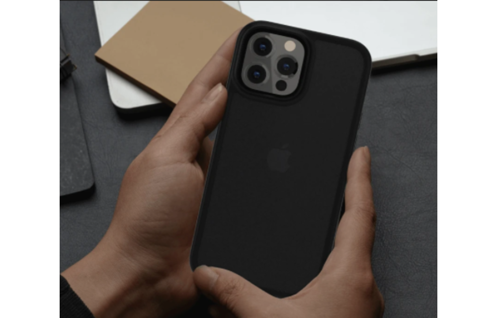 SwitchEasy Aero Plus Ultra Light Shockproof Case for iPhone 14/13 - Clear Black