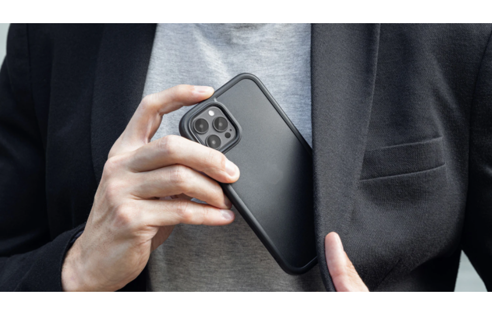 SwitchEasy Aero Plus Ultra Light Shockproof Case for iPhone 14/13 - Clear Black