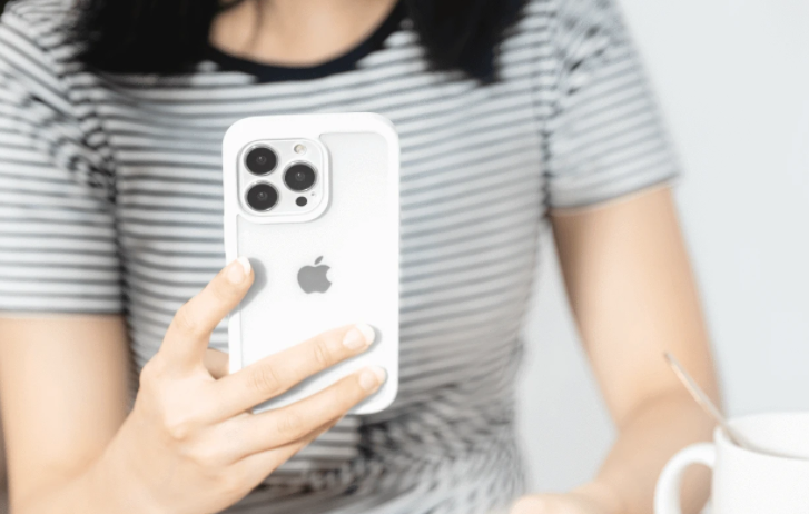 SwitchEasy Aero Plus Ultra Light Shockproof Case for iPhone 13 Pro - Frosty Black