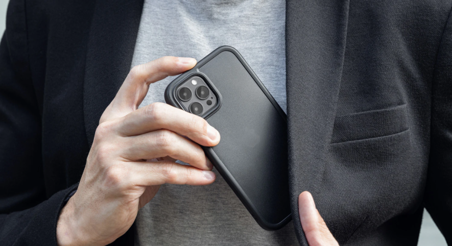 SwitchEasy Aero Plus Ultra Light Shockproof Case for iPhone 13 Pro  - Carbon Black