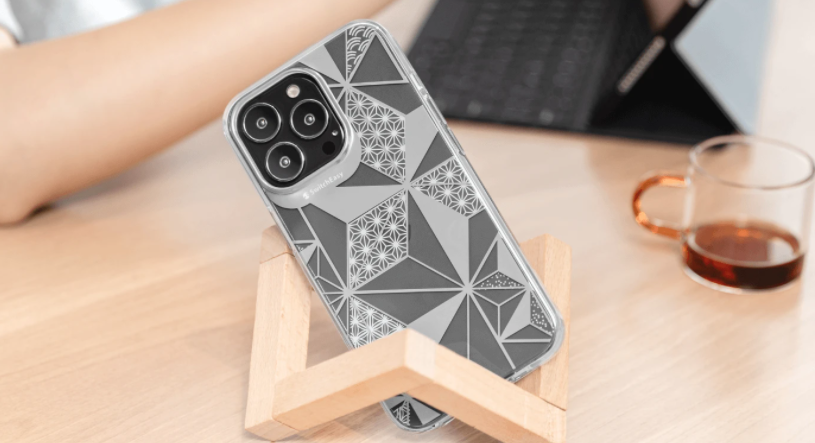 SwitchEasy Artist Case for iPhone 13 Pro - Daisy