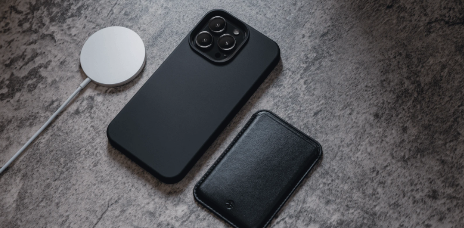 SwitchEasy MagSkin Magsafe Silicone Case For iPhone 13 Pro - Black