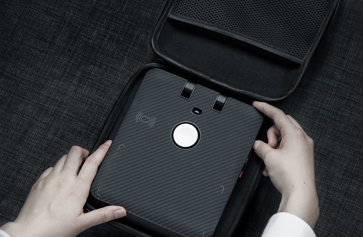 Pitaka Air Omani Ultimate Wireless Charging Satation 6-in-1 Charging Dock  - Aramid Fiber