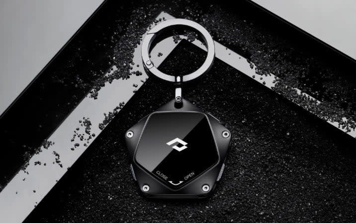 Pitaka Pita Tag with Multi-Tool for Apple AirTag case