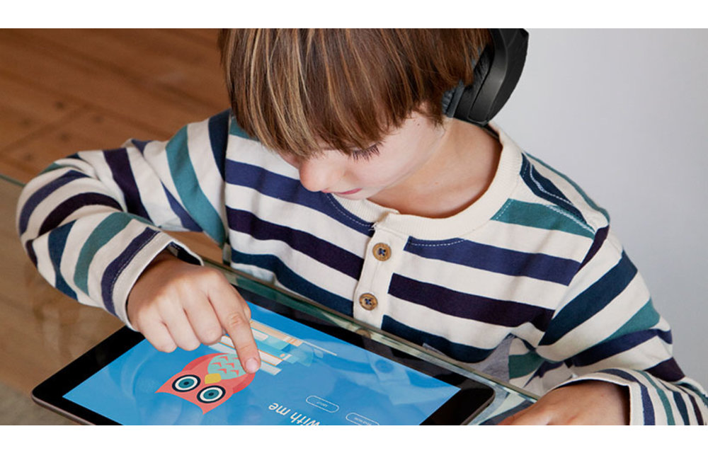 Belkin SoundForm Mini Wireless On-Ear Headphones for Kids - Black