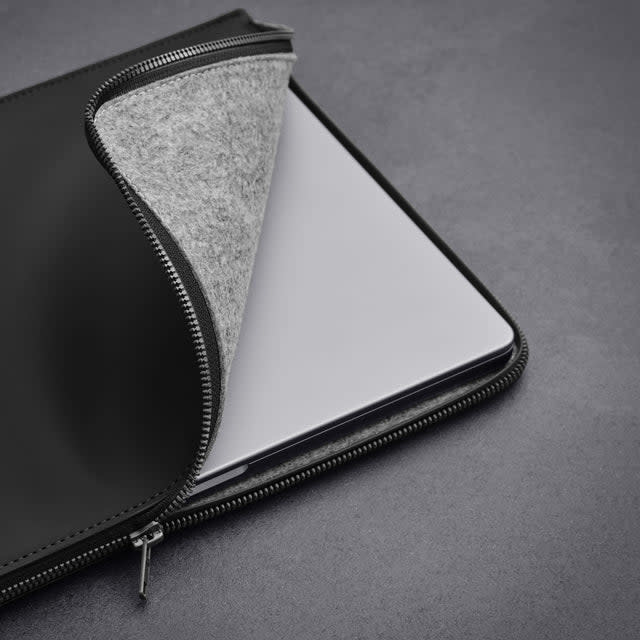 Woolnut Coated Folio Sleeve for MacBook 15" / 16" - Black