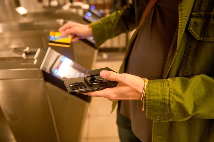 CLCKR MagSafe Wallet and Stand - Black