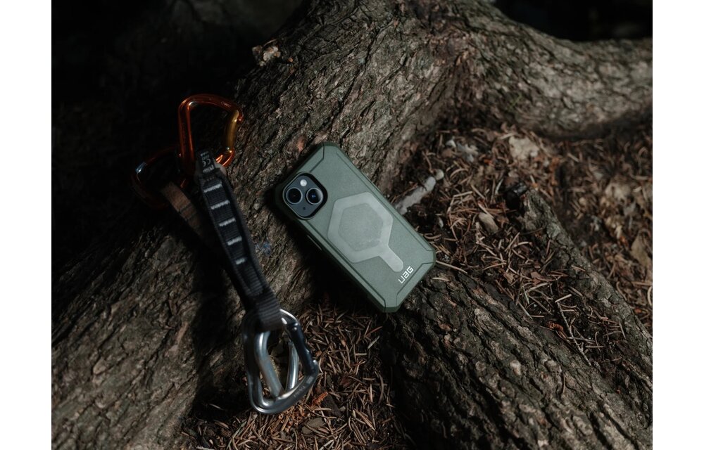 UAG Essential Armor MagSafe Case for iPhone 15 Pro Max - Black