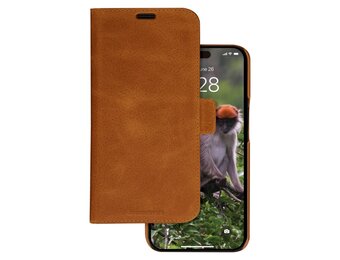 dbramante1928 Lynge 2-in-1 handcrafted leather wallet Case for iPhone 15 Pro  - Tan