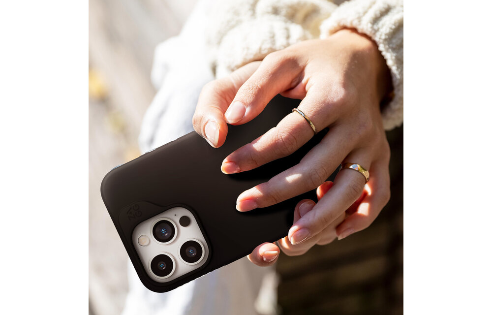 ZAGG Manhattan Snap MagSafe Case for iPhone 15 Pro Max - Black