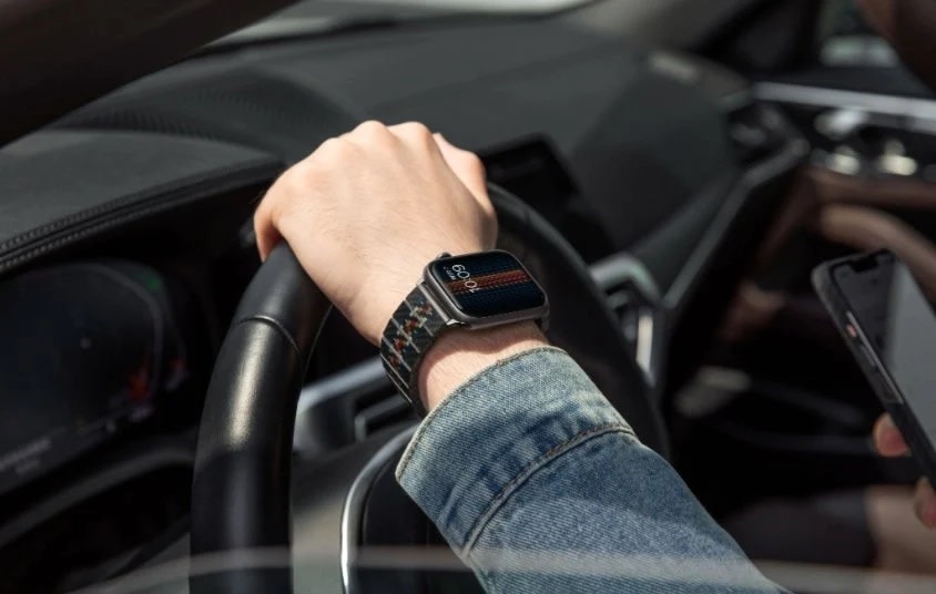 Pitaka Carbon Fiber Link Bracelet Band for Apple Watch Ultra 49mm & 42,44,45.46mm / 38,40,41,42mm - Rhapsody