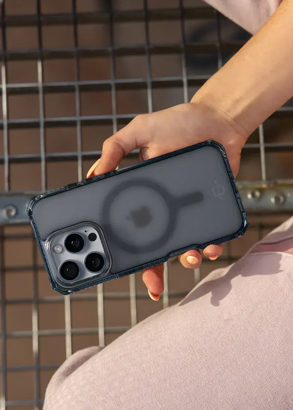 ITSKINS Hybrid R Vapor MagSafe Case for iPhone 16 Pro - Smoke