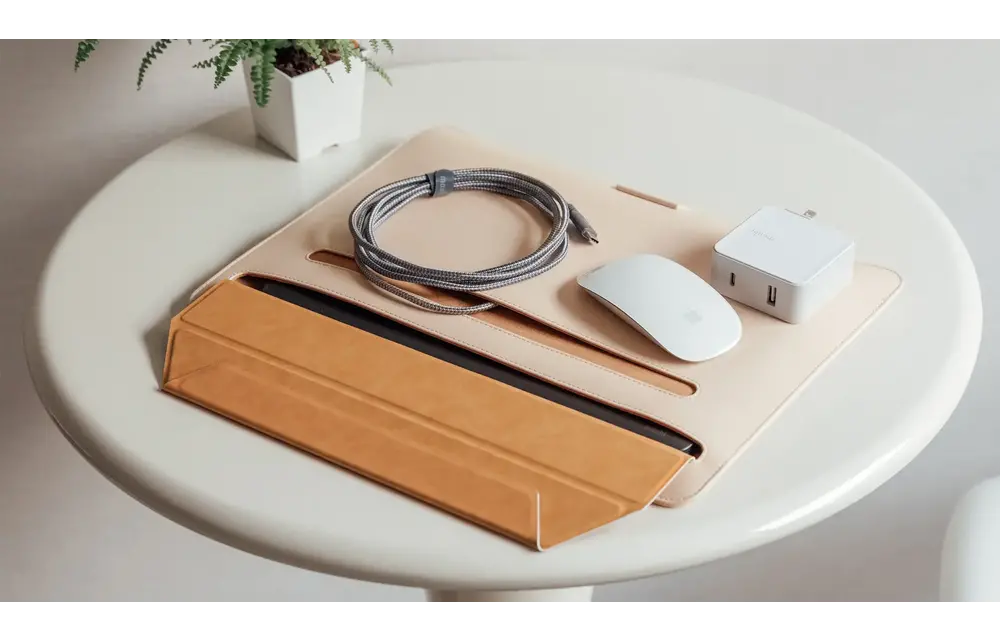 Moshi Muse 3-in-1 Slim Laptop Sleeve and Stand 13-14 inch laptops - Luna Pink