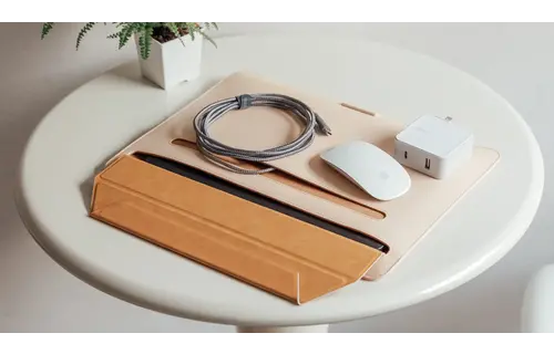 Moshi Muse 3-in-1 Slim Laptop Sleeve and Stand 13-14 inch laptops - Luna Pink