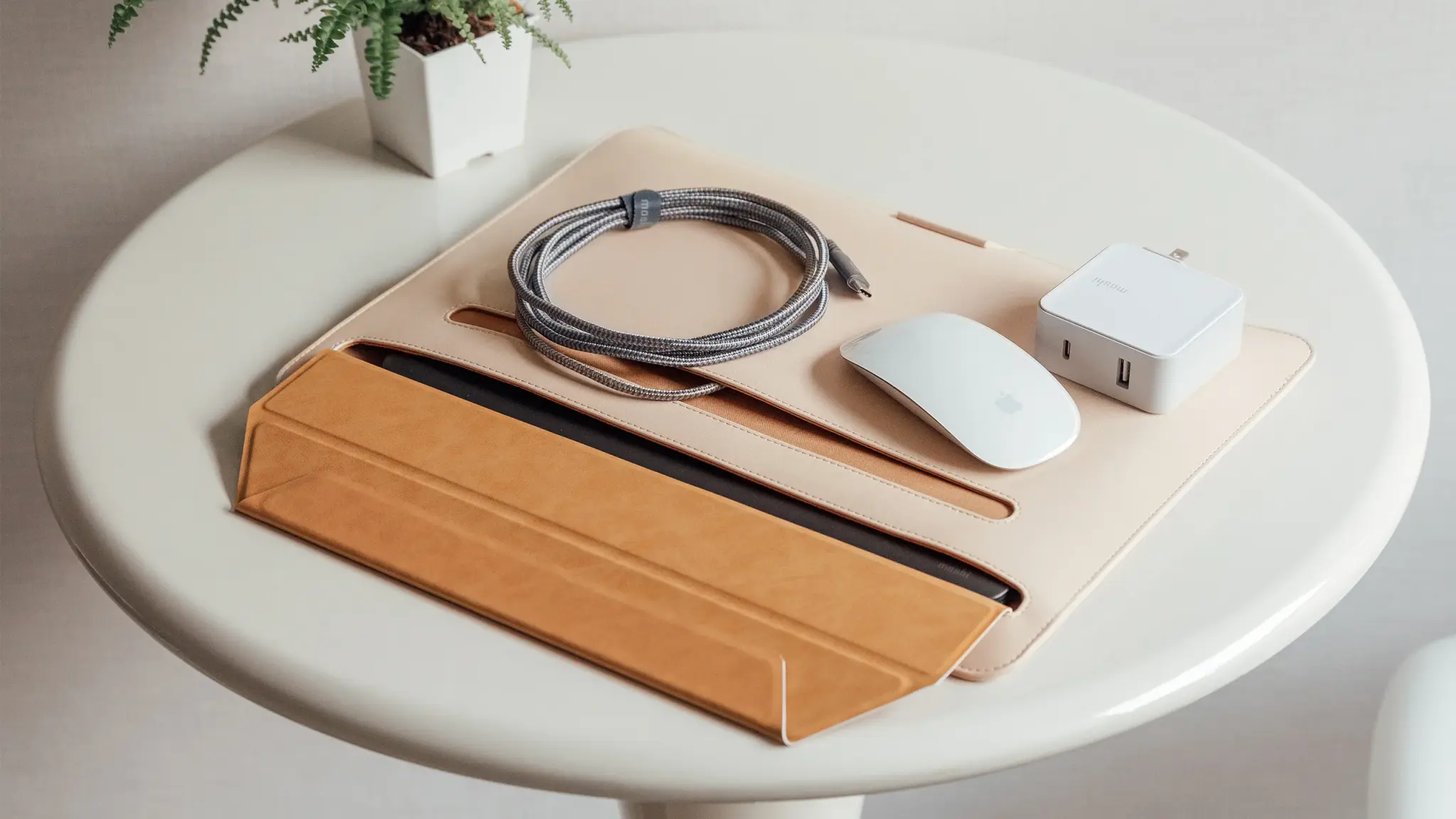 Moshi Muse 3-in-1 Slim Laptop Sleeve and Stand 13-14 inch laptops - Luna Pink