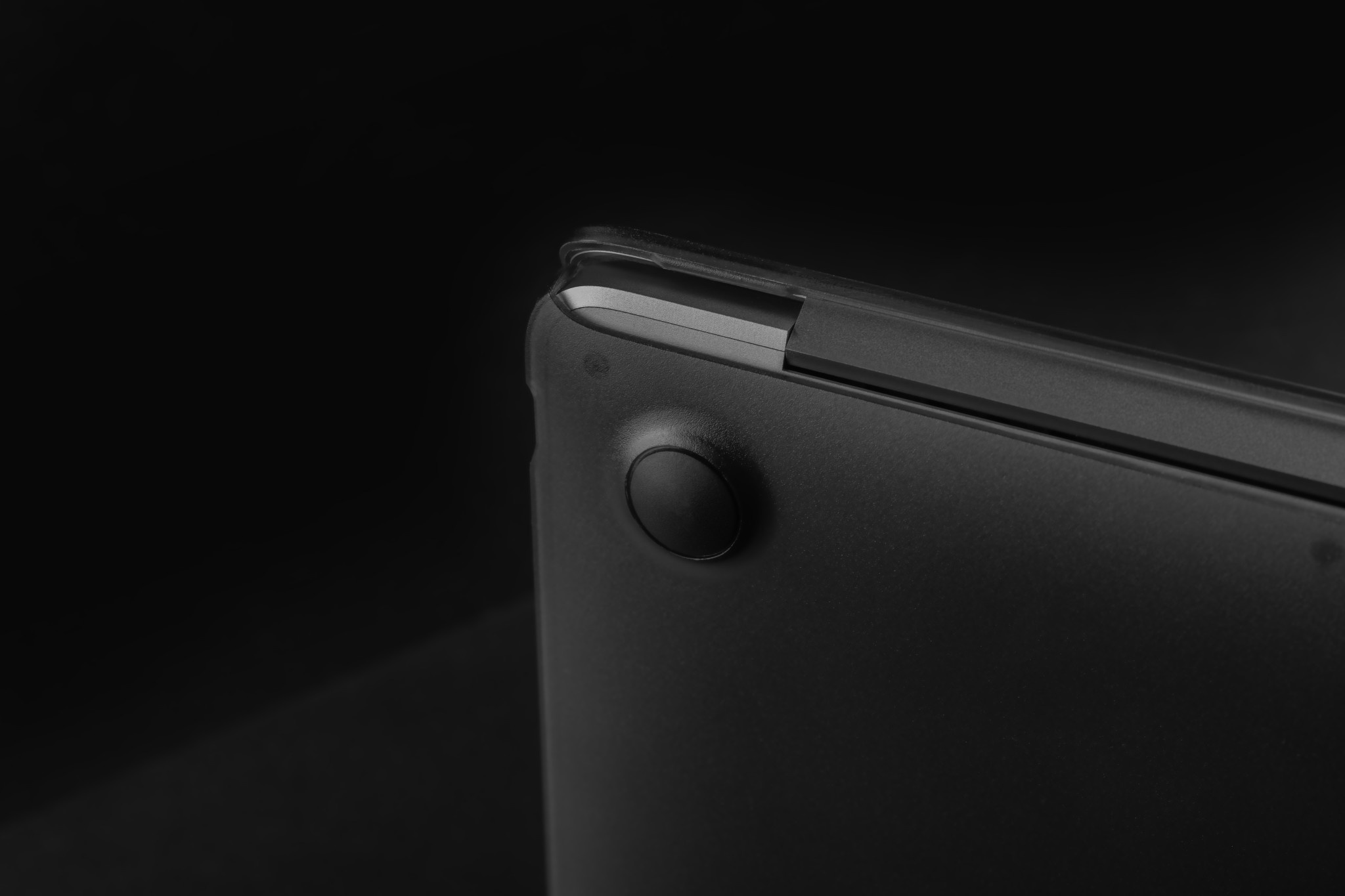 Moshi iGlaze Hardshell Slim Case for Apple MacBook Air 13" M2/M3/M4 - Stealth Clear