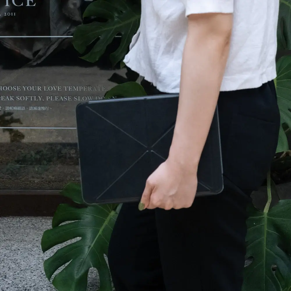 Moshi VersaCover Case with Folding Cover iPad Pro 11" M4  (5th-Gen 2024 ) -  Charcoal Black