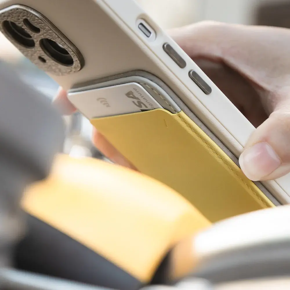 Moshi Magnetic Slim Wallet - Black